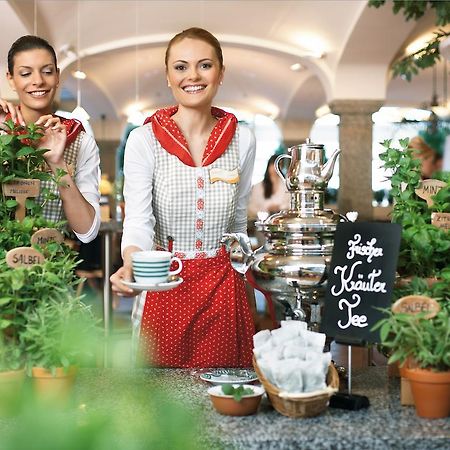 Landzeit Restaurant Voralpenkreuz Hotell Sattledt Eksteriør bilde