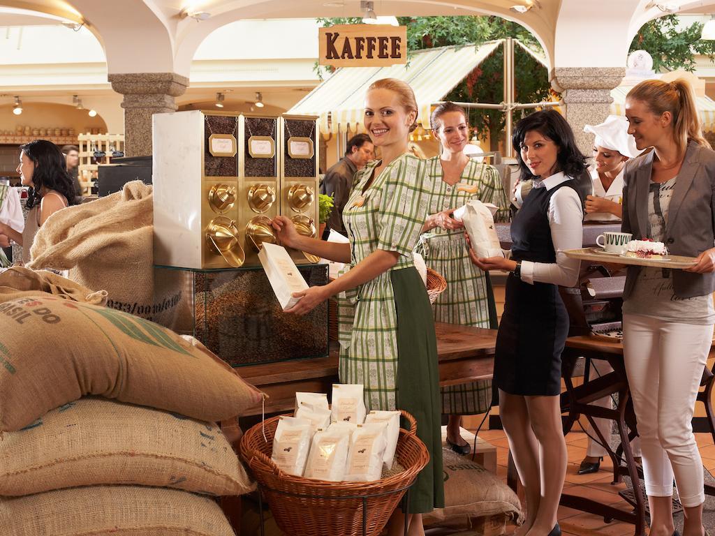 Landzeit Restaurant Voralpenkreuz Hotell Sattledt Eksteriør bilde